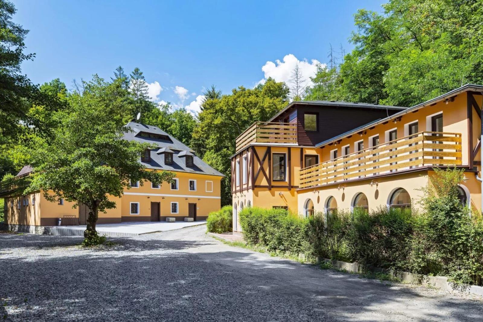 Apartman Spaleny Mlyn Lisnice Экстерьер фото